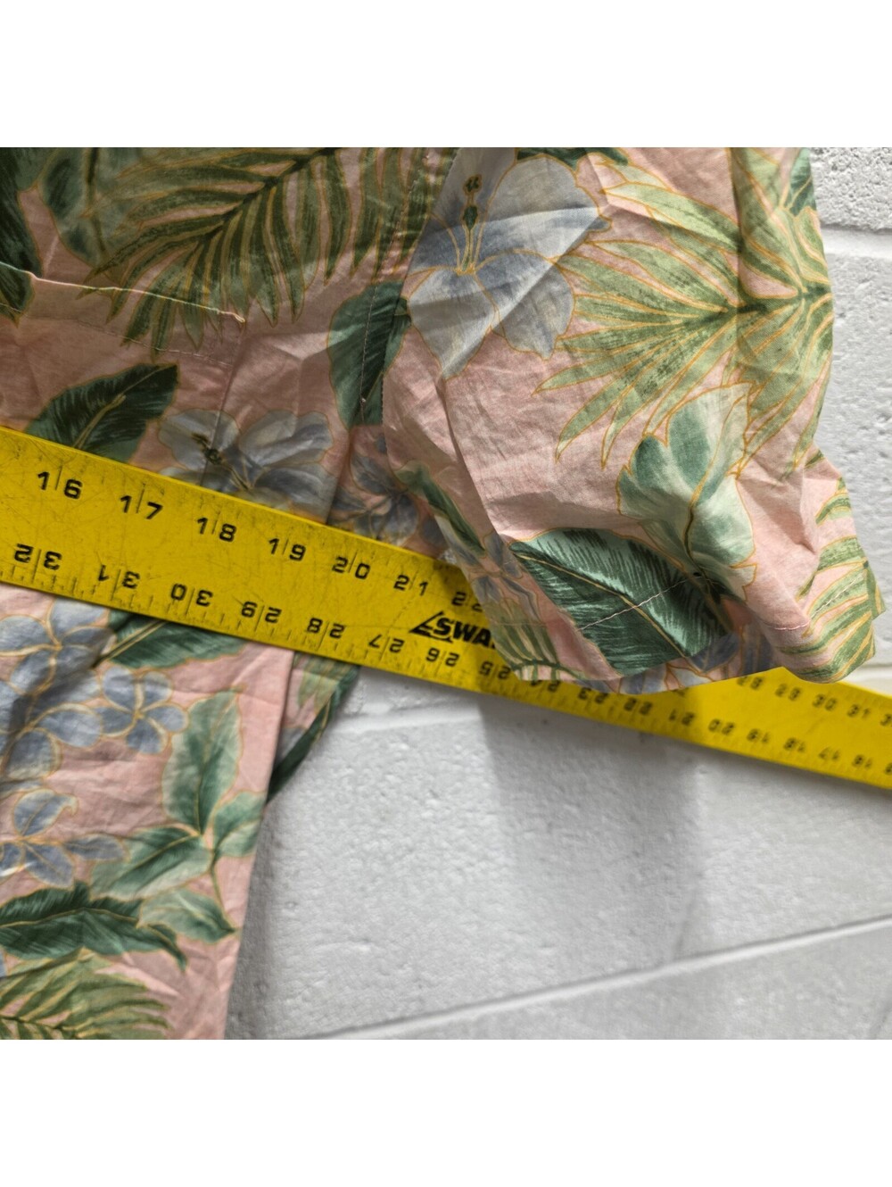 Tori Richard Hawaiian Shirt Mens M Honolulu Pink  Tropical Palm Leaves 21x30 - Picture 3 of 7